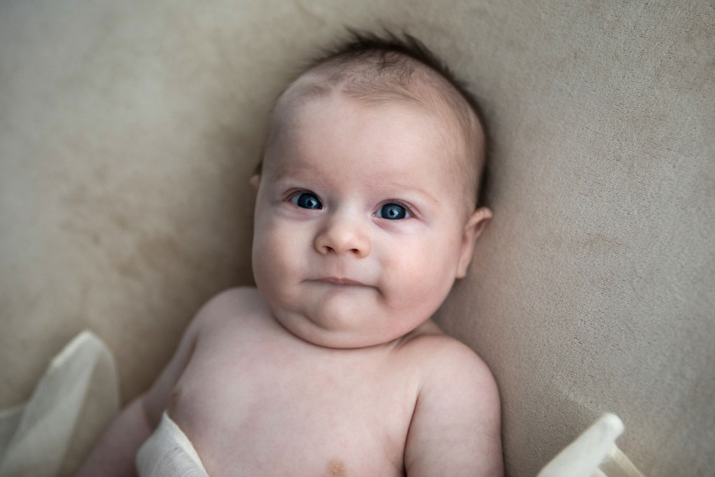 portrait bébé yeux bleus