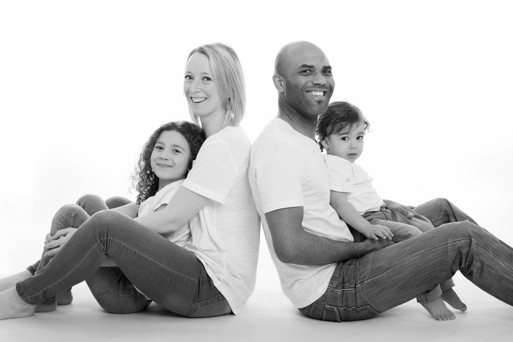 portrait de famille en noir et blanc