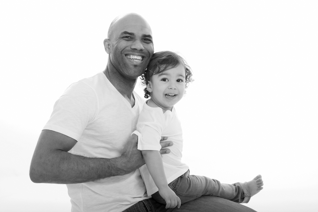 portrait père et fils en noir et blanc