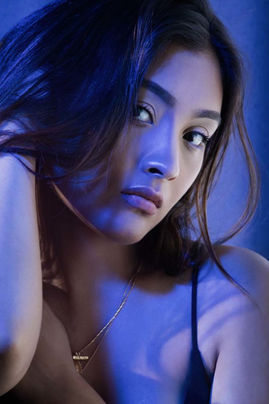 portrait femme asiatique avec gélatine de couleurs studio photo paris 